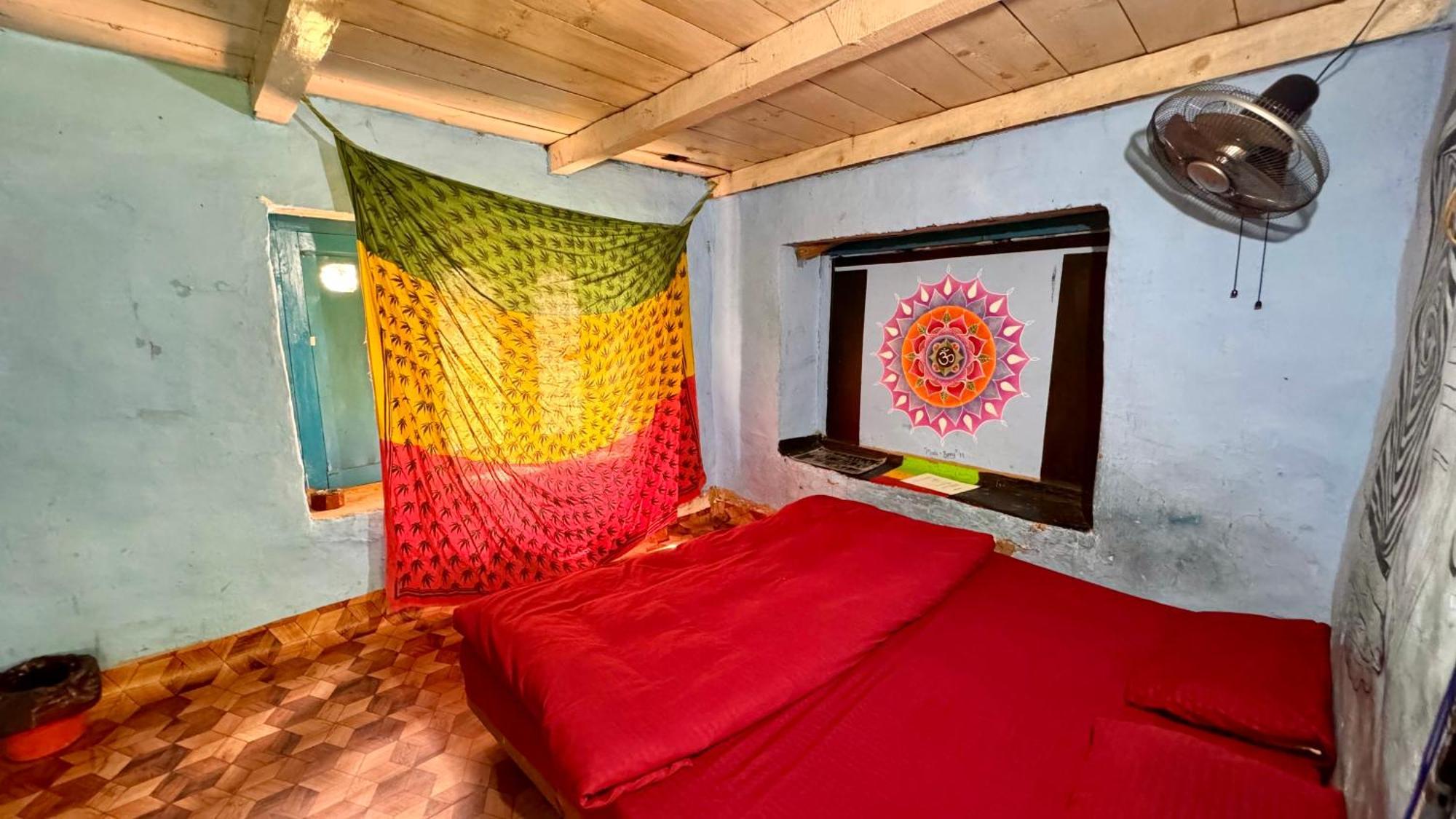 Memoir Homestay Kasol Esterno foto